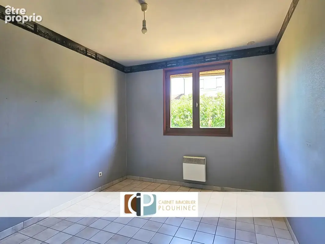 Maison de plain-pied à rénover, environnement calme à Replonges, proche Mâcon. - photo 11
