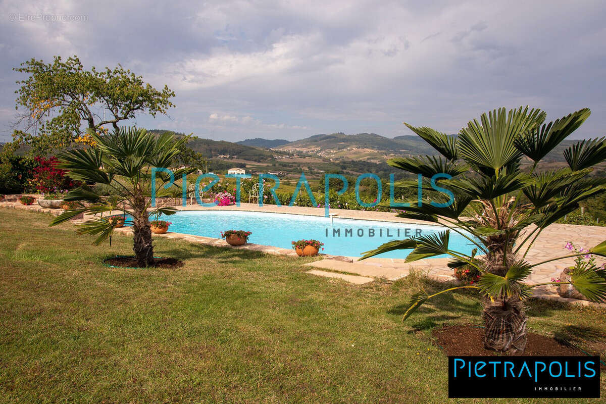 Maison 450 m² à Saint-Amour-Bellevue  - photo 2