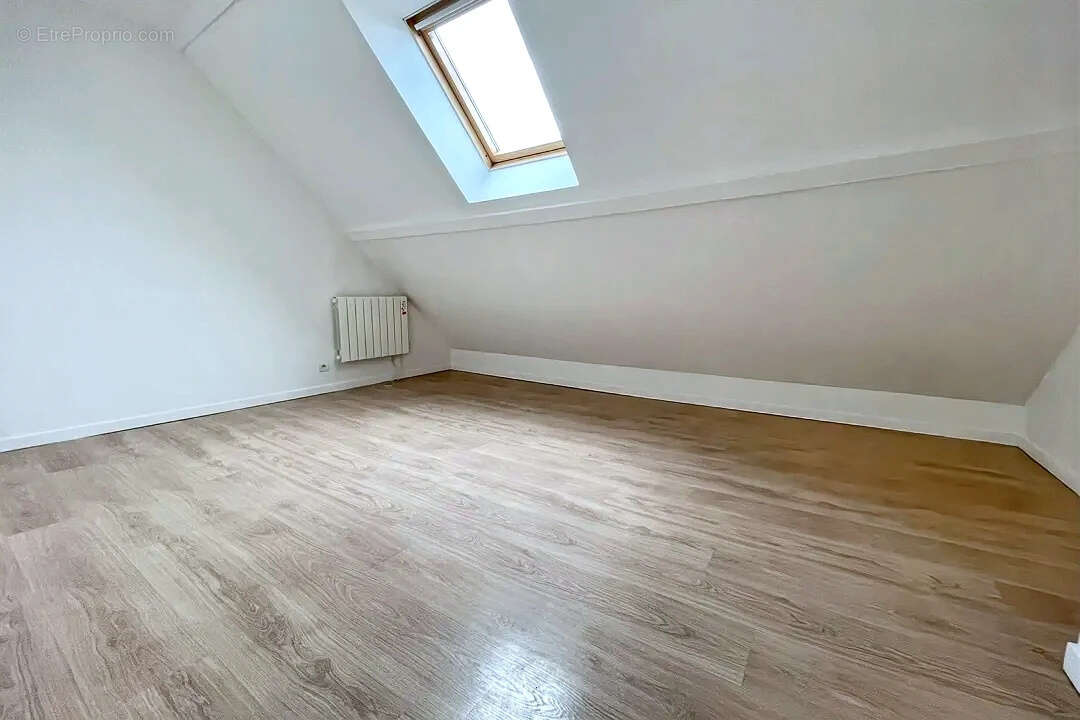 Maison à VILLENEUVE-LE-COMTE