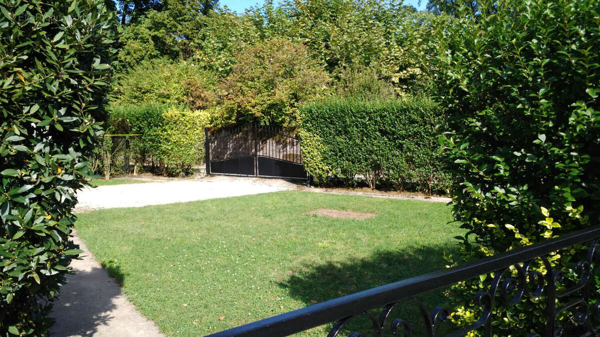 Maison à RUFFEY-SUR-SEILLE