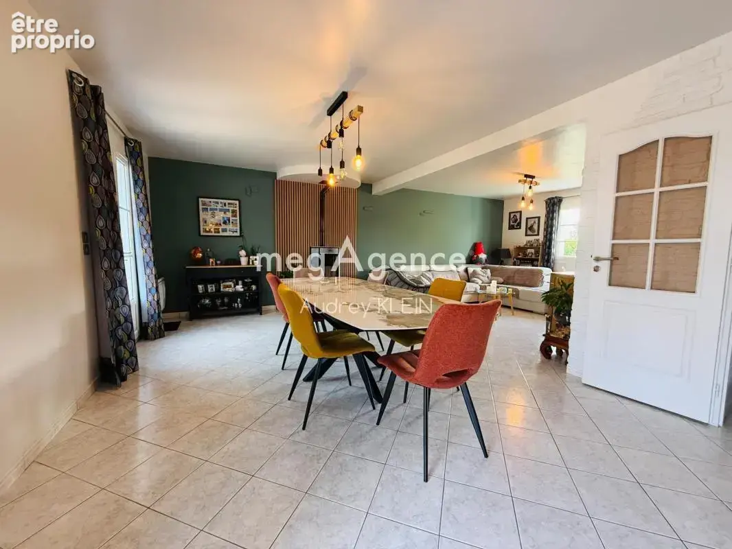 Spacieuse maison familiale avec piscine et double garage - photo 7