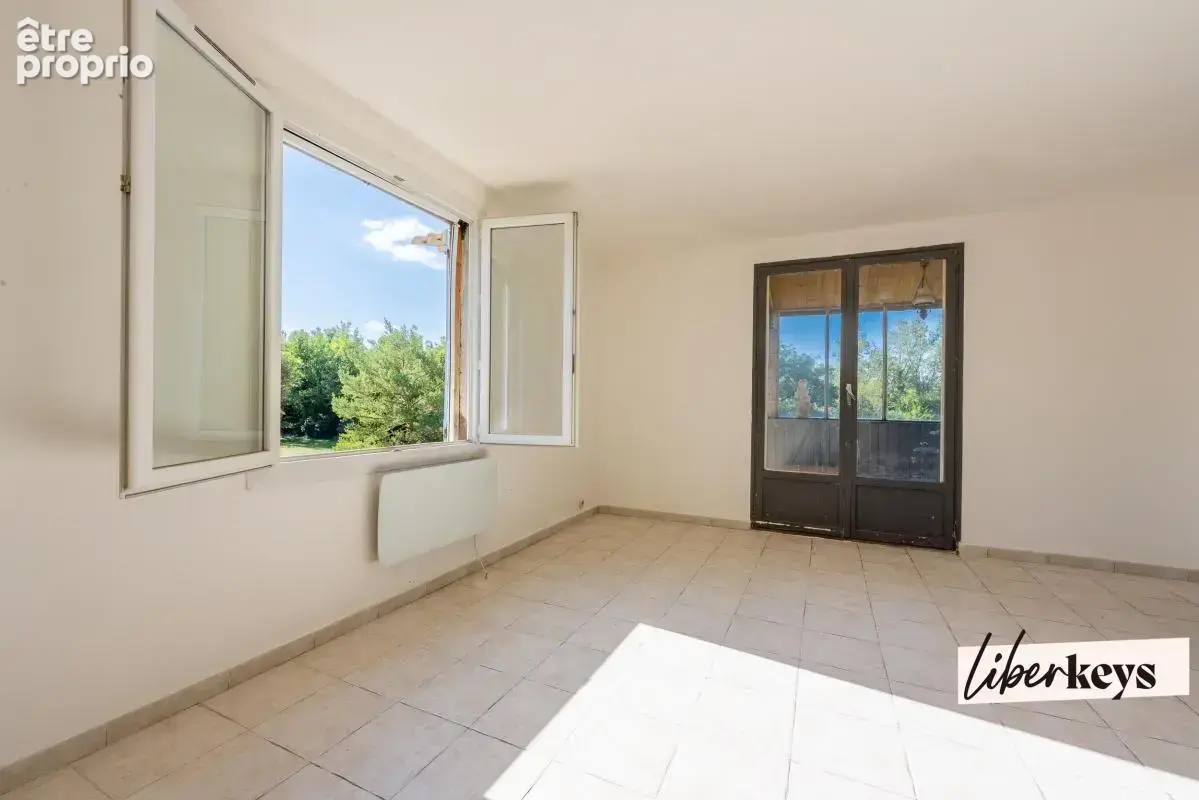 Au calme absolu et dans un parc arboré, propriété 2 habitations et dépendances - photo 4