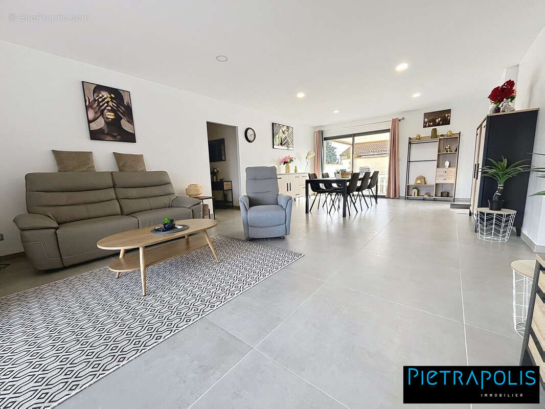 Maison à CRECHES-SUR-SAONE