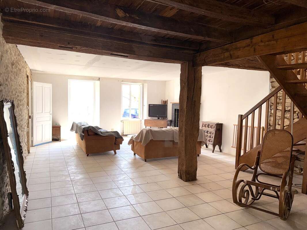 Maison à PEYRAT-DE-BELLAC