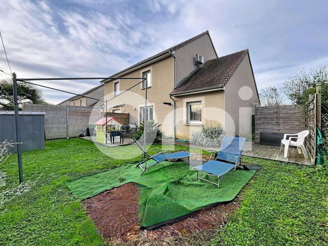 Maison à SAINT-PANTALEON-DE-LARCHE