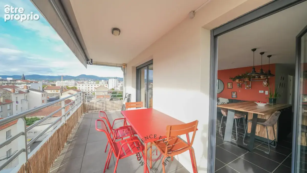 Situé à Clermont-Ferrand, un appartement d'environ 82,10 m2 avec terrasse. - photo 3