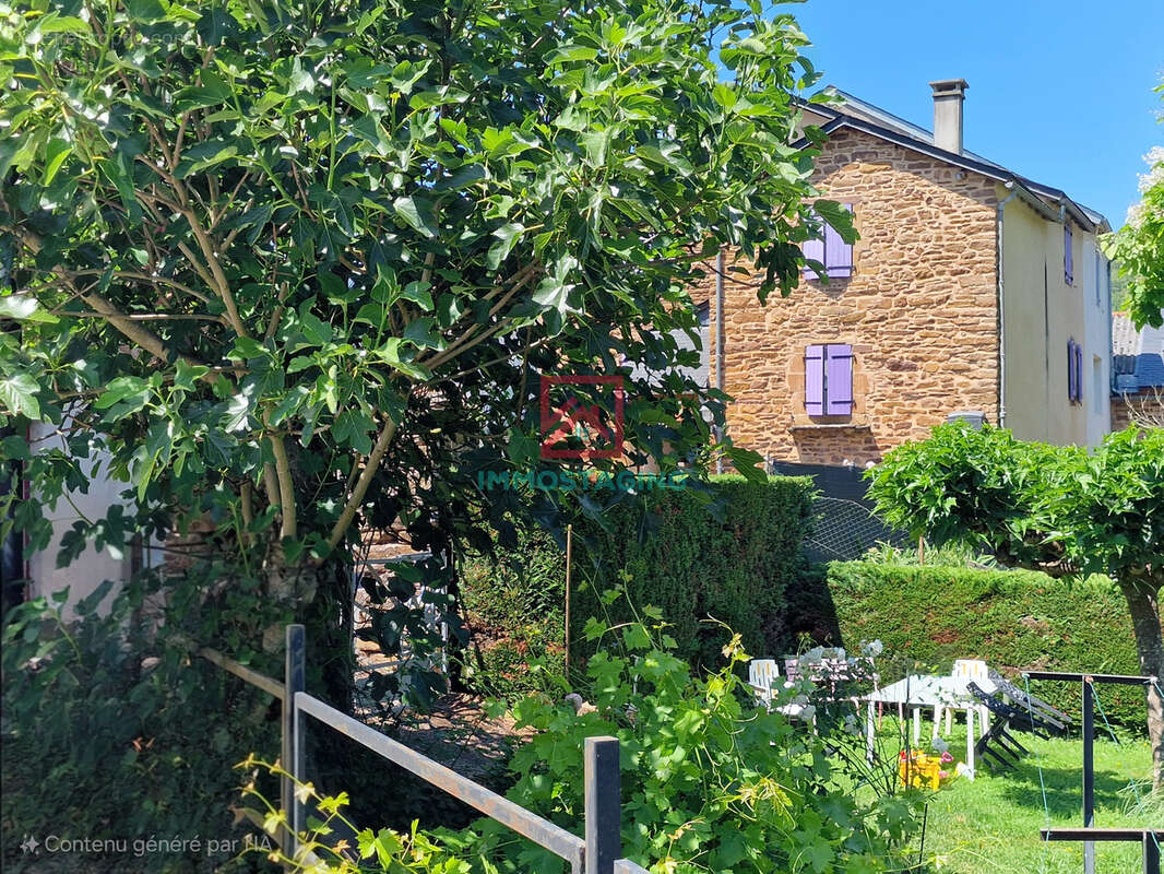 Maison à LAVAL-ROQUECEZIERE