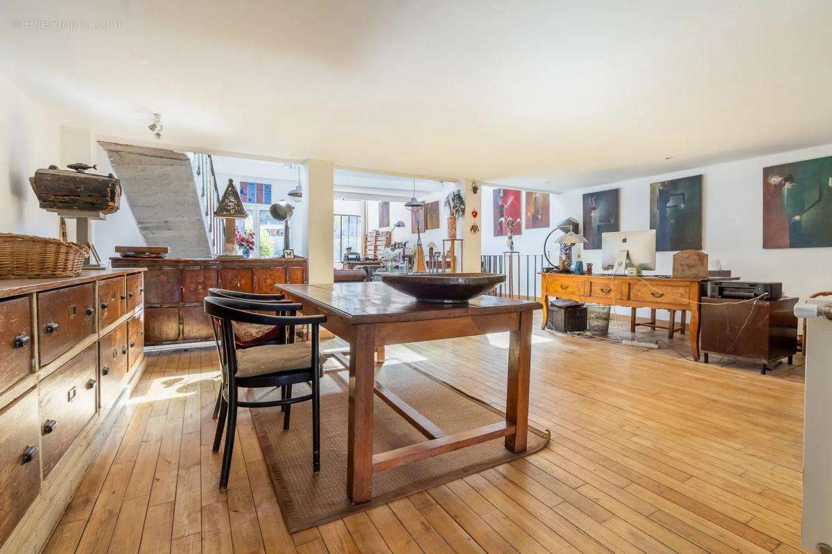 Loft de 4 pièces de 200 m² à Neuilly-Plaisance - photo 4
