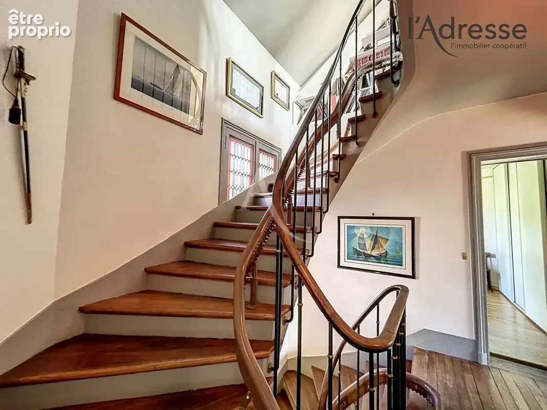 Suresnes (Mont Valérien) - Duplex de 140m² - Place de stationnement  et Box fermé  - Terrasse 7m² - photo 10