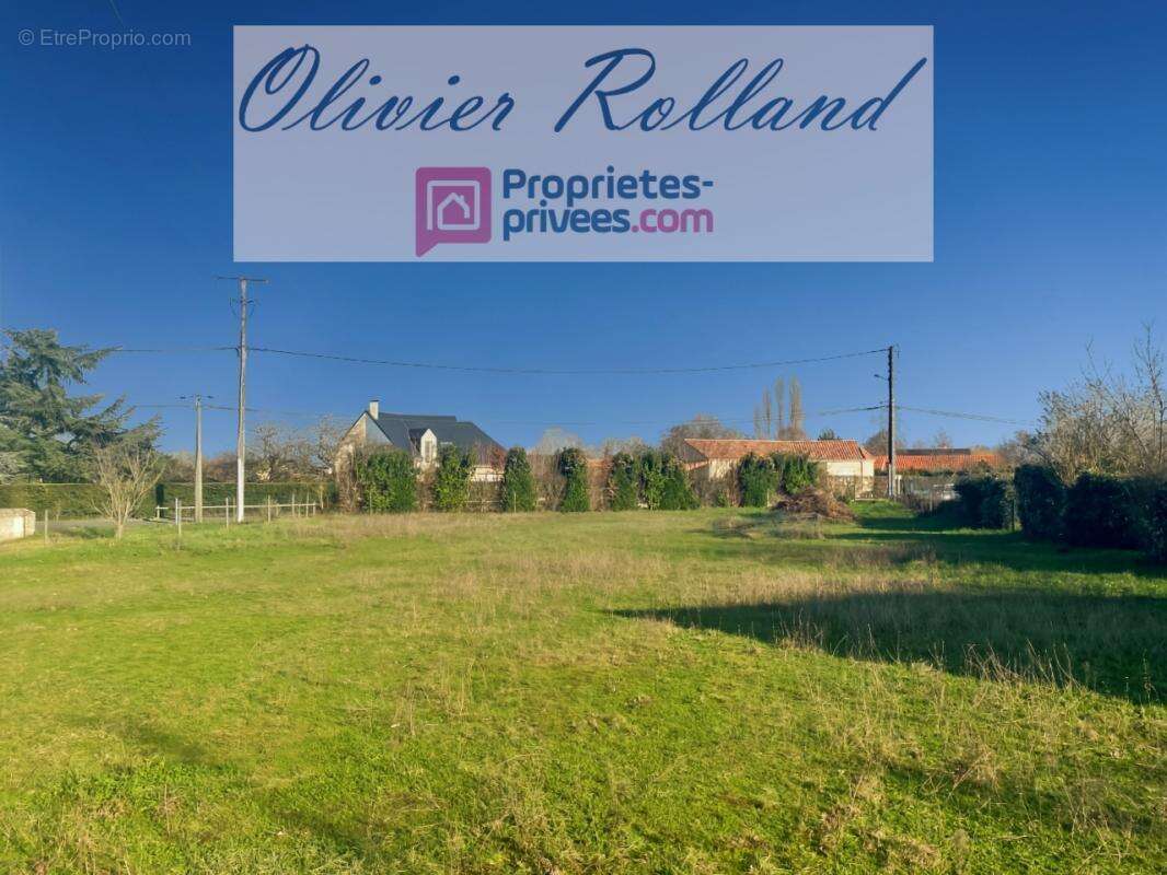 Terrain à FAVERAYE-MACHELLES