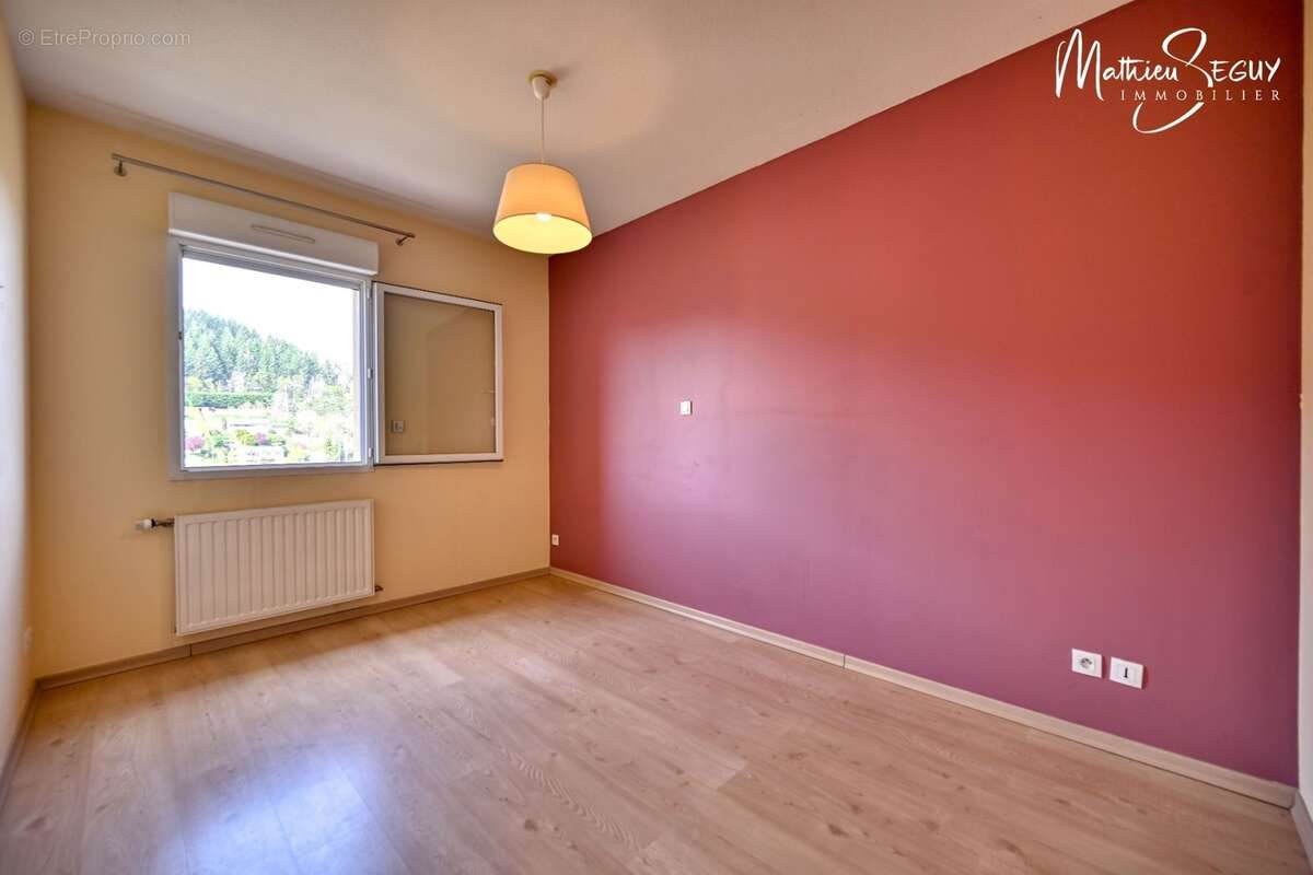 YZERON - Agréable appartement grand T3 avec balcon et vue  + stationnement dans garage fermé - photo 20