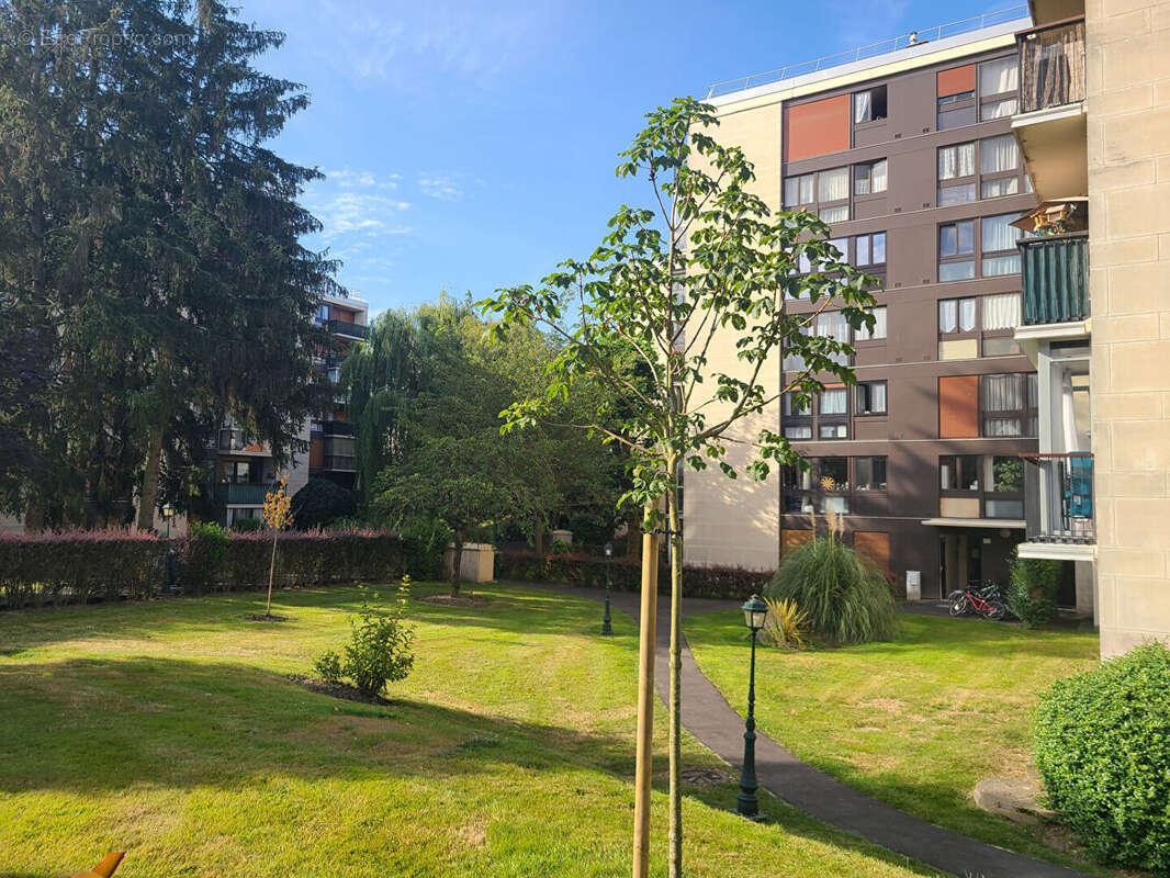 Appartement à FONTENAY-LE-FLEURY
