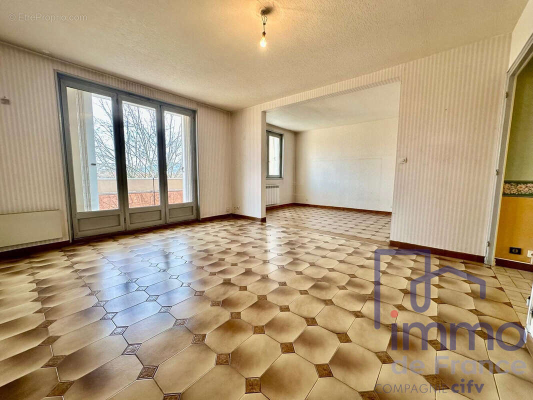 Appartement à SAINT-ETIENNE