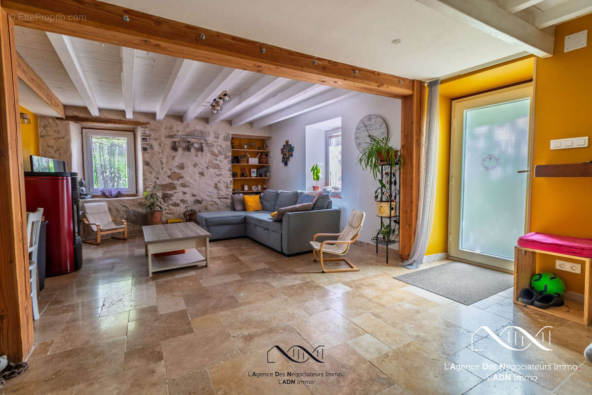 Maison à VILLARDEBELLE