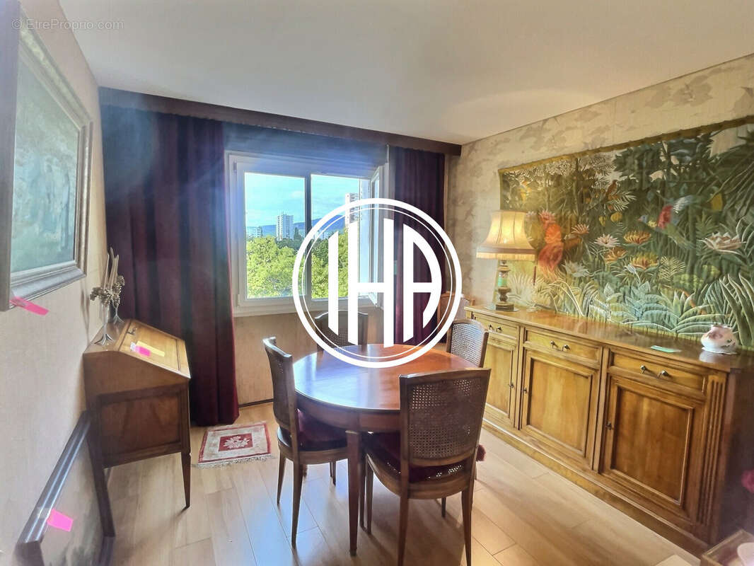 Salle à manger ou chambre - Appartement à COLMAR