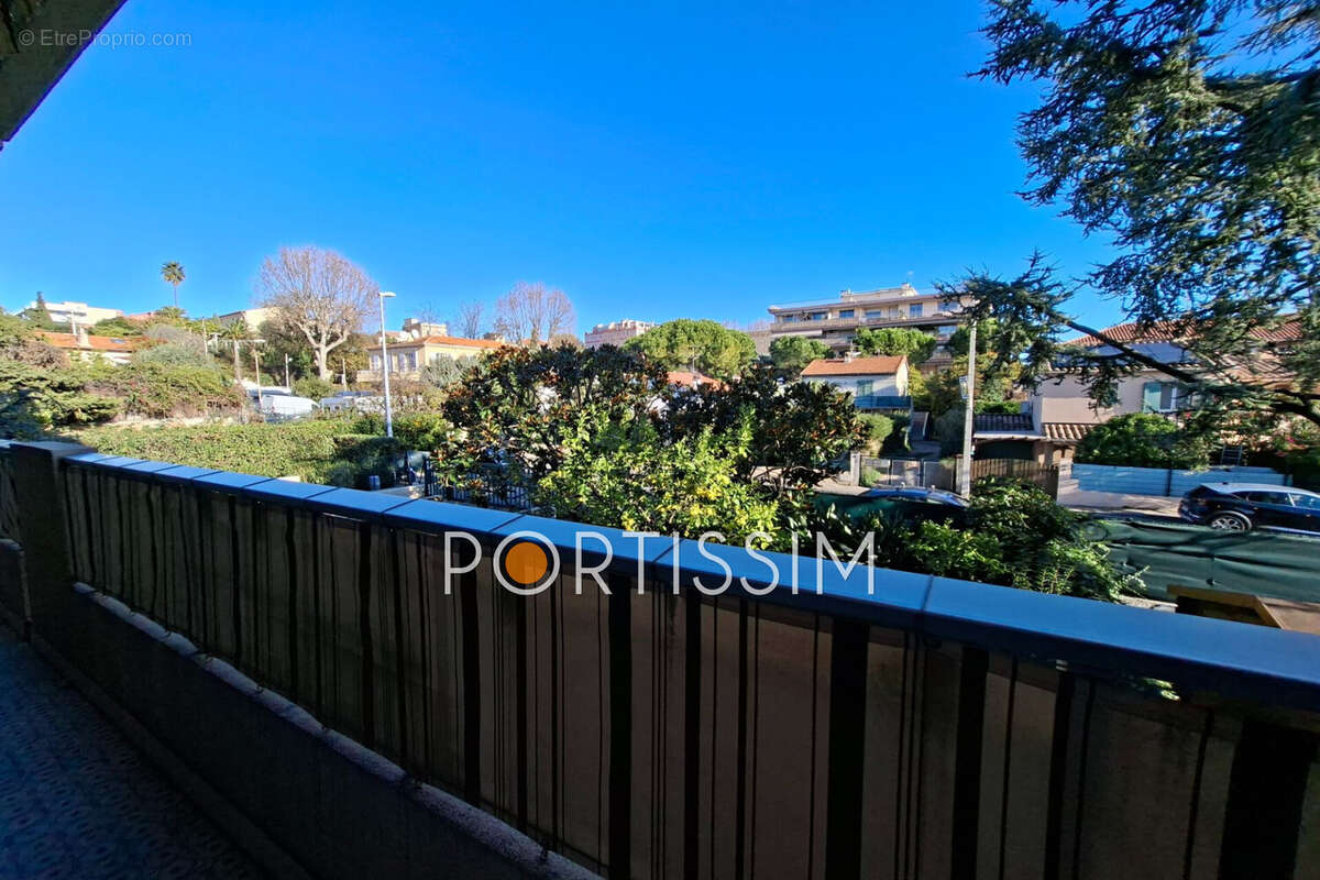 Appartement à SAINT-LAURENT-DU-VAR