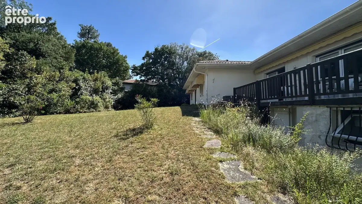 Hossegor  centre-ville / les halles  emplacement rare  villa  200 m² sur terrain 1 140 m²  fort potentiel - photo 5