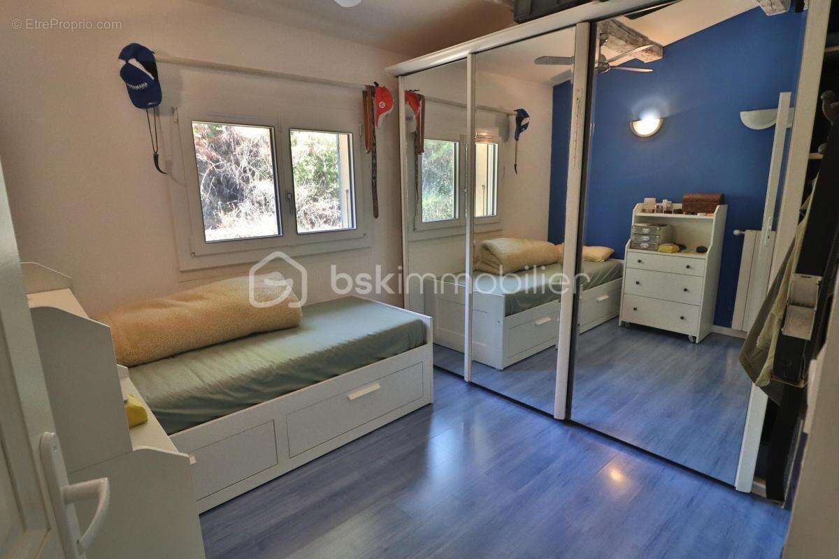 Maison plain-pied de 106m² sur 780m² de terrain avec 3 chambres, garage et piscine - photo 21