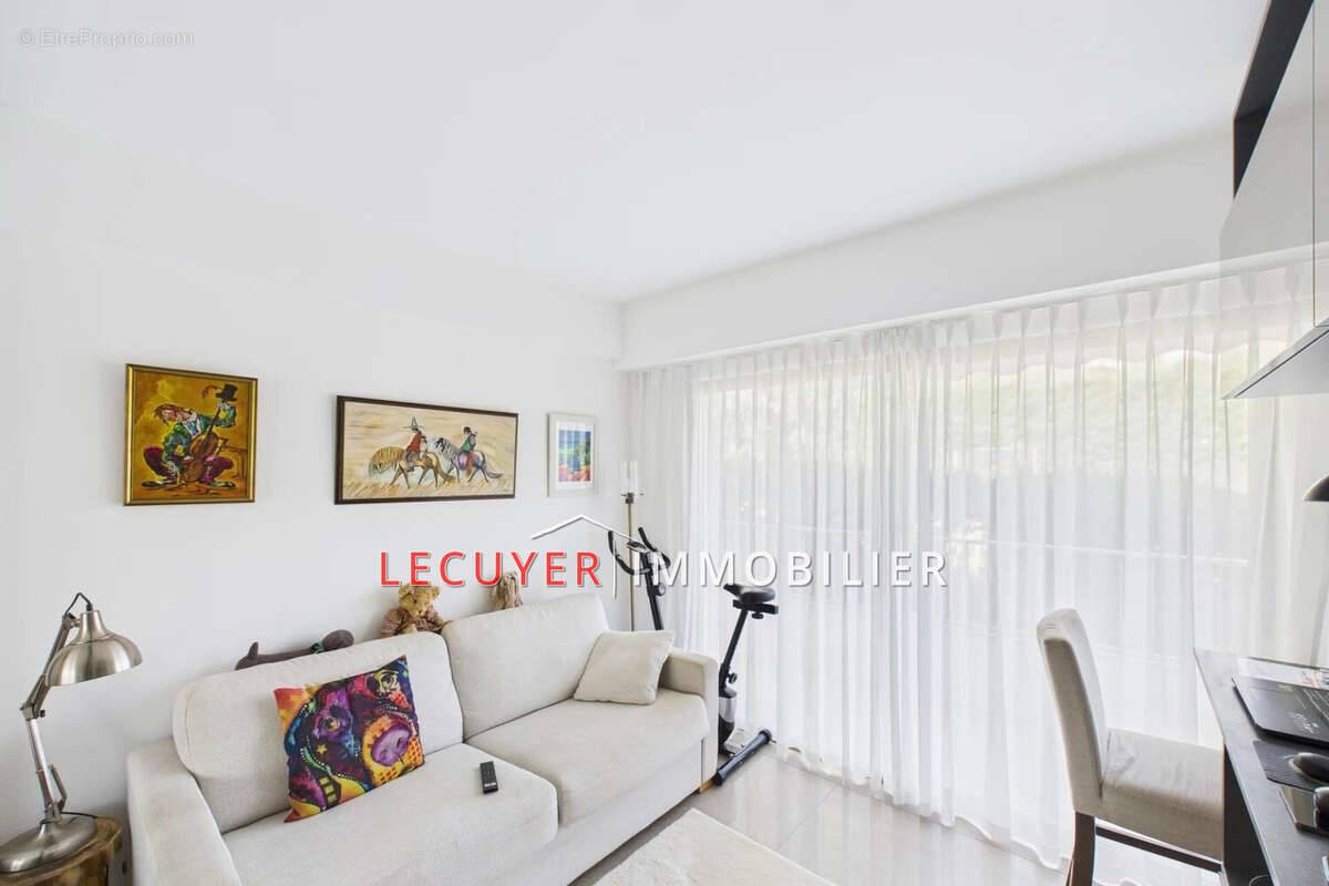 Appartement à VALLAURIS