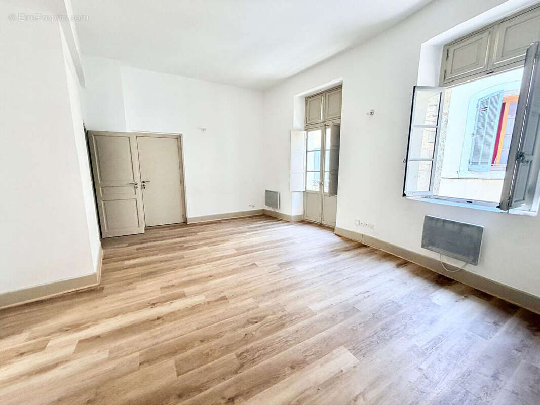 Appartement T3 proche des Halles avec terrasse - photo 12