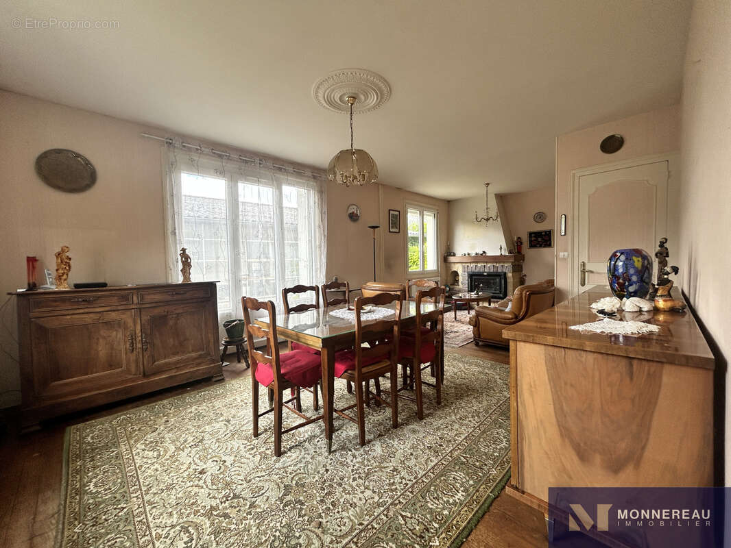 Maison à BAIGNES-SAINTE-RADEGONDE