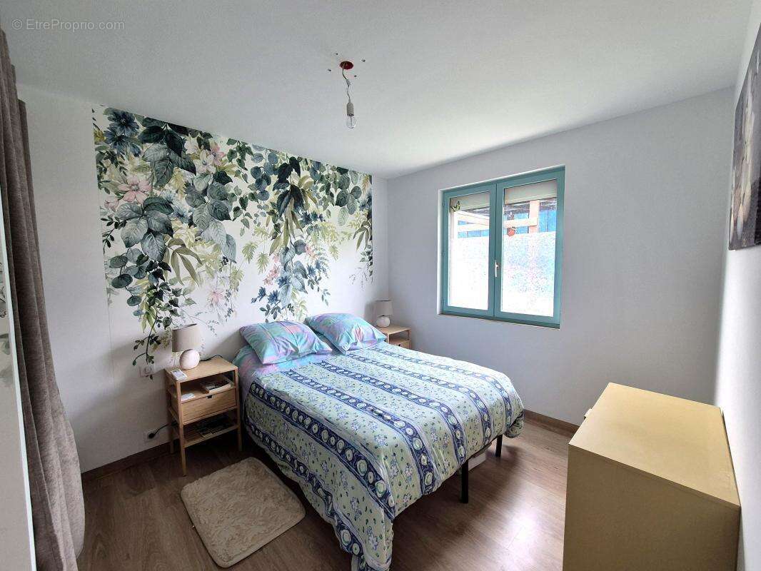 Maison à MARSEILLES-LES-AUBIGNY