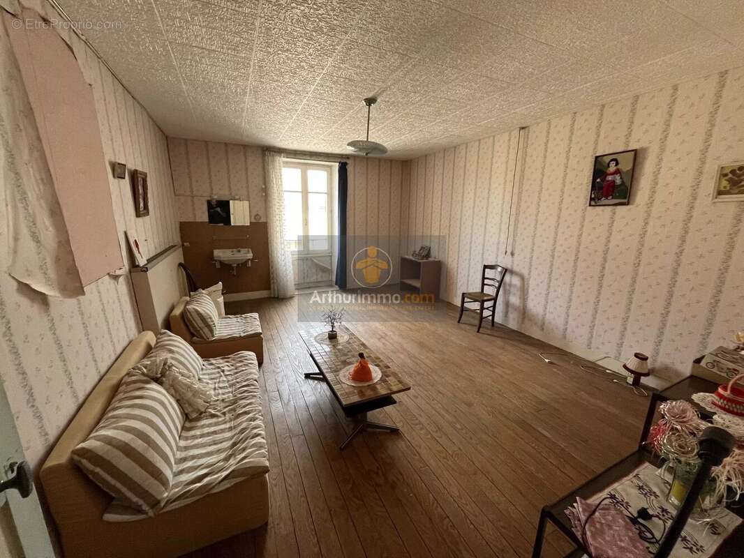 Appartement à NEUILLY-L'EVEQUE