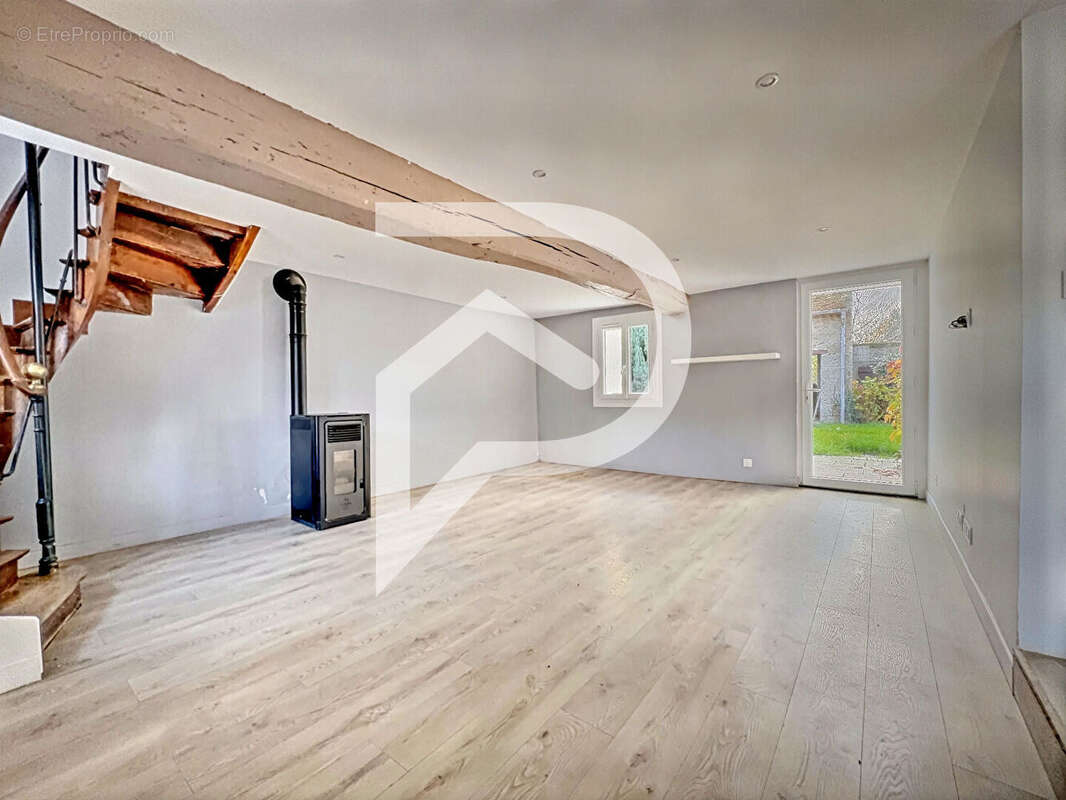 Maison à COURMELLES