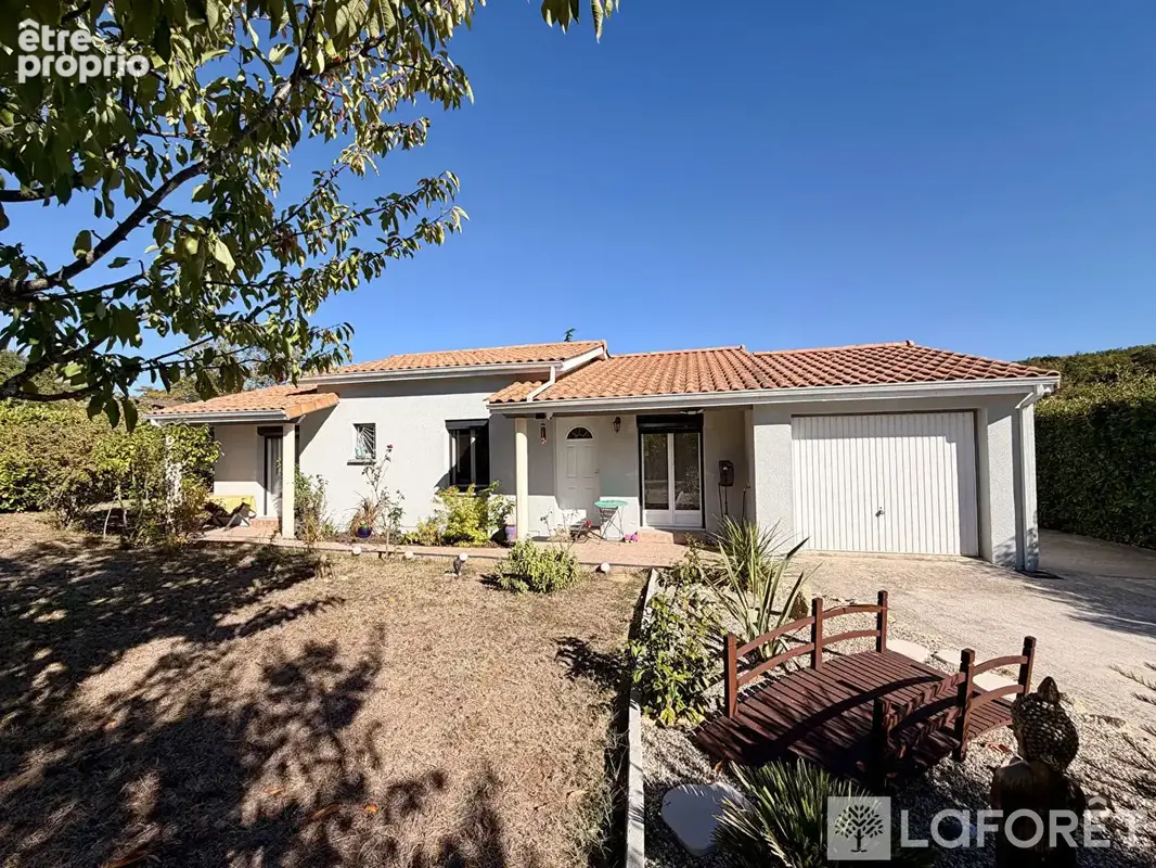 Maison de plain-pied avec garage et jardin clos - photo 2