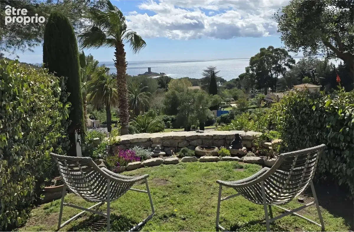 AGAY SAINT RAPHAEL maison 2 pièces, jumelée vue mer - photo 2