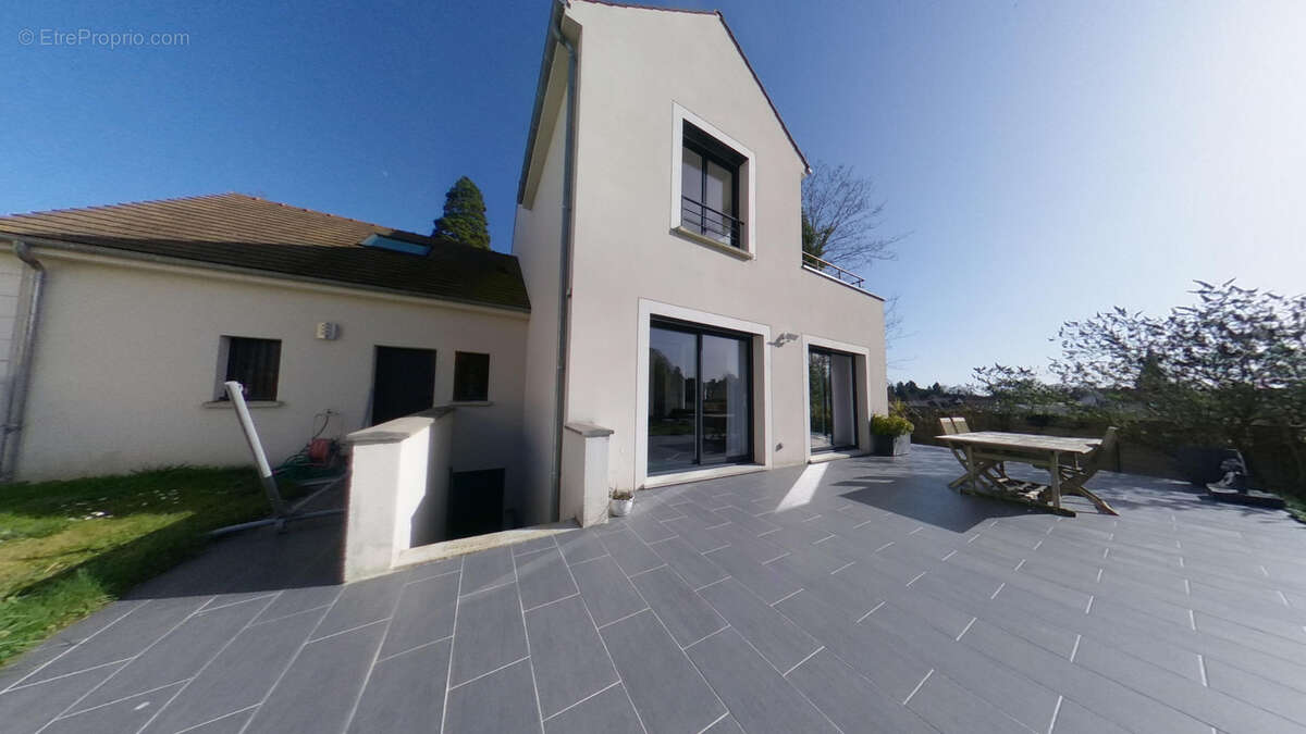 Maison à CRESPIERES