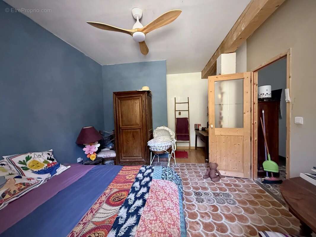Maison à FEUILLA