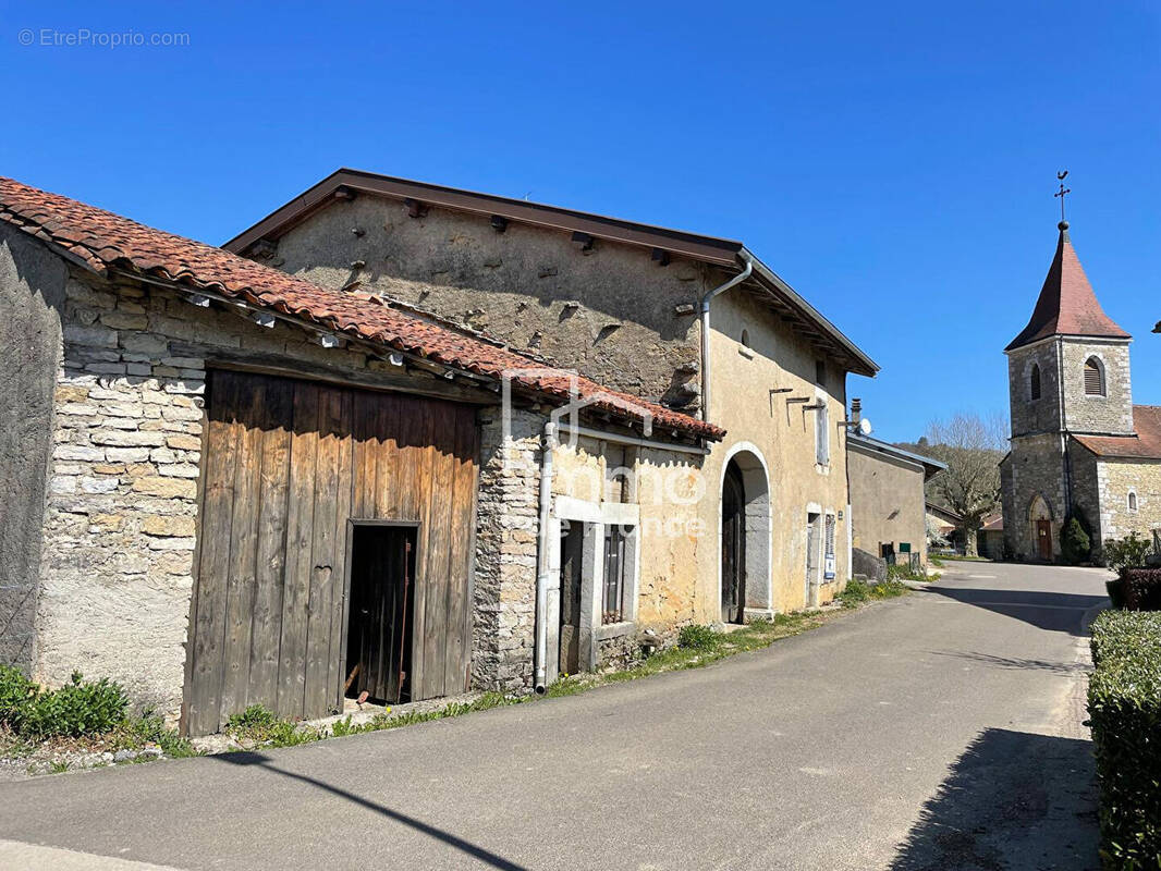 Maison à MONTAGNA-LE-TEMPLIER