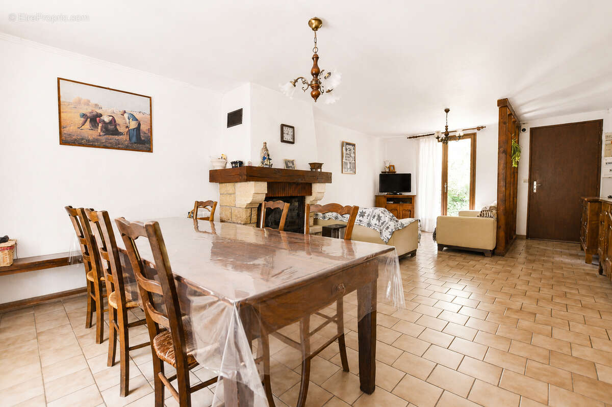 Maison à JAUJAC