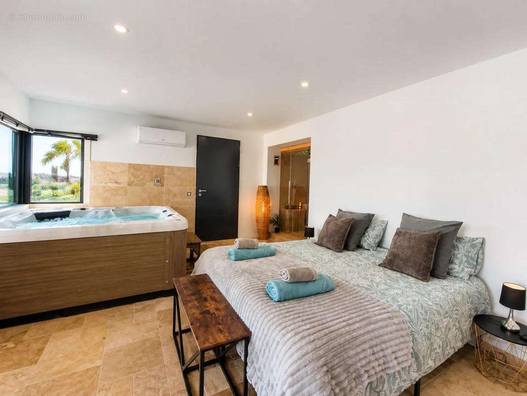 Villa de 12 pièces de 650 m² à Saint-Nexans - photo 14