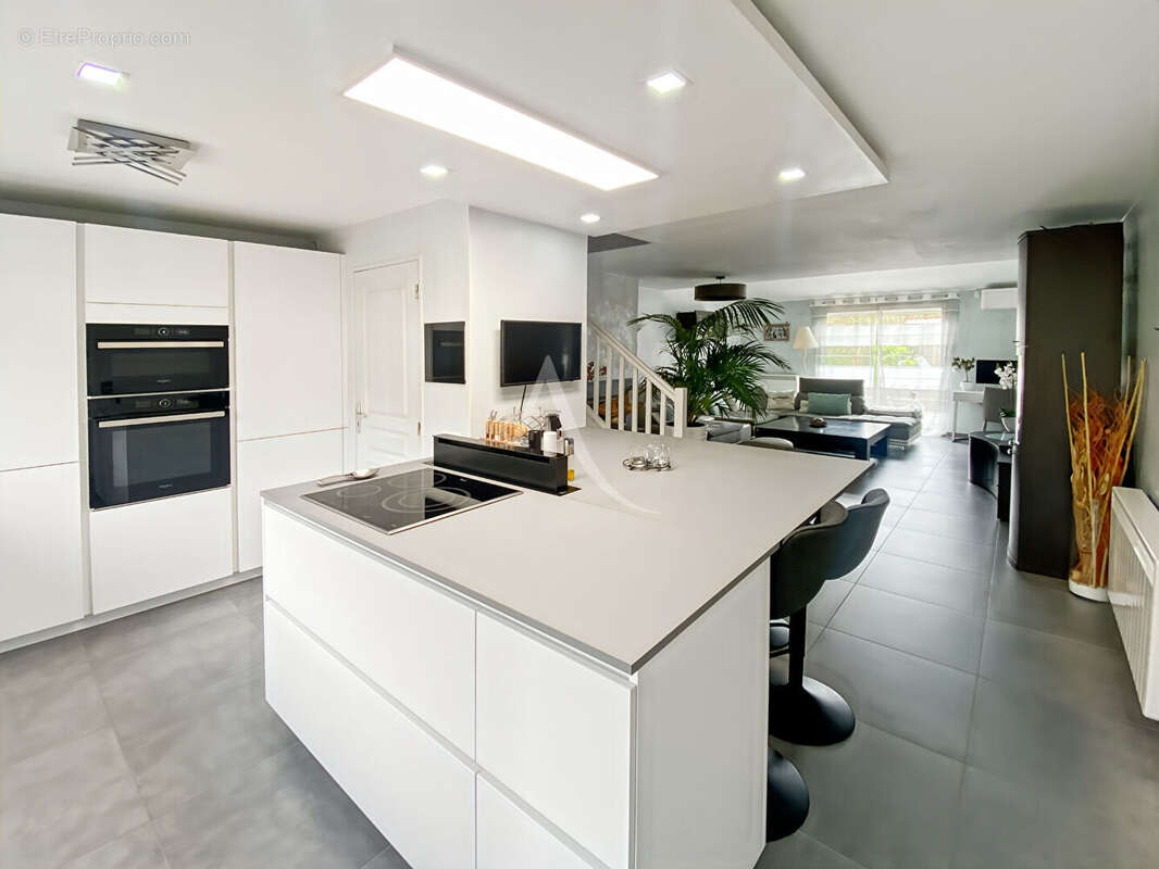 Maison à JOUY-LE-MOUTIER