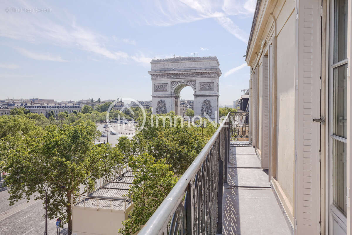 Appartement à PARIS-16E
