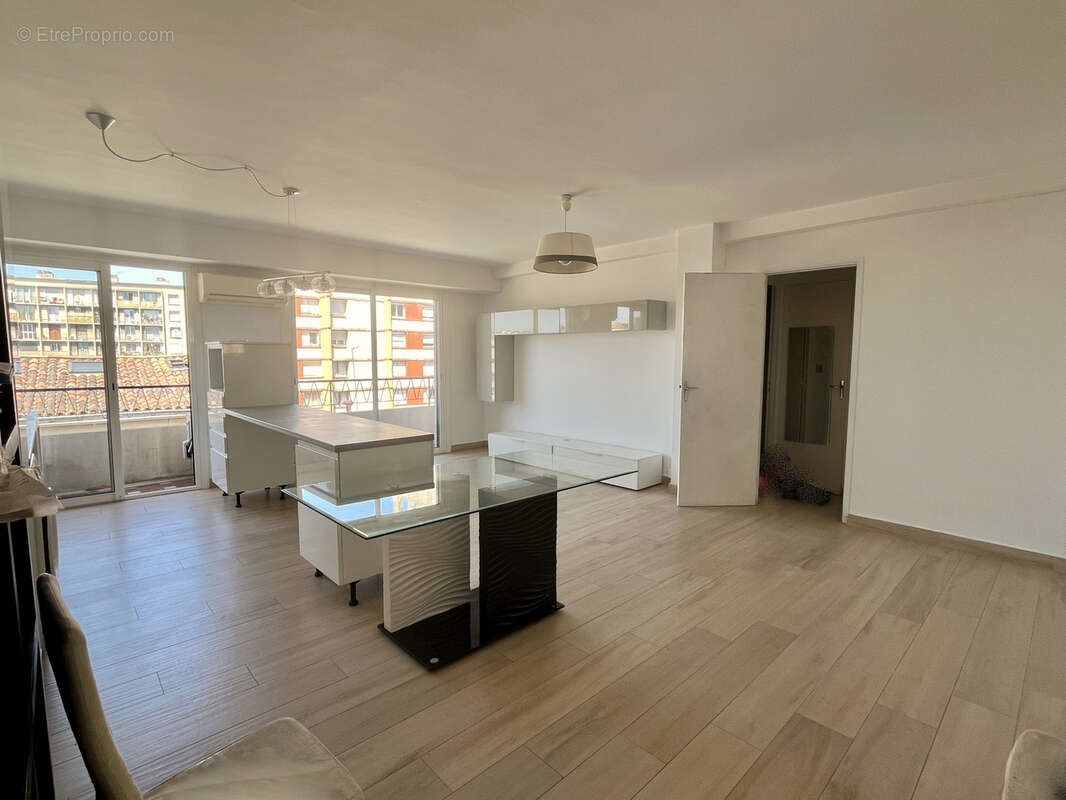 Appartement à MARSEILLE-4E