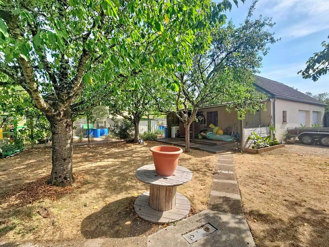 Maison 180 m² à Sainte-Colombe  - photo 3