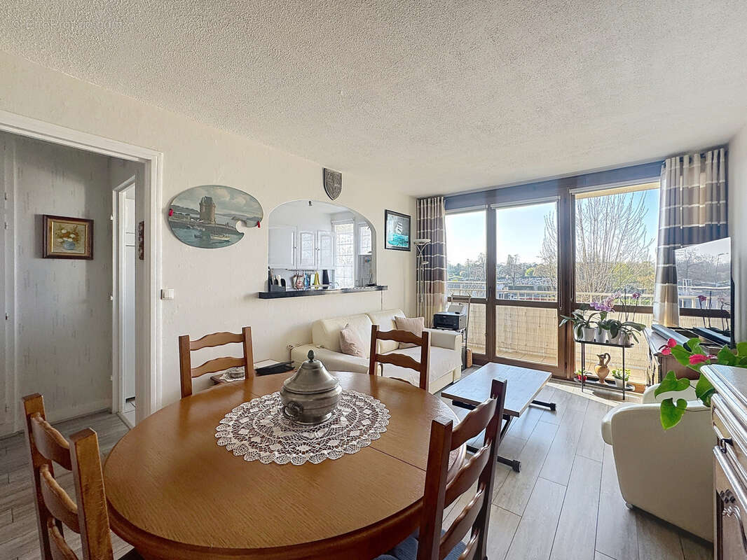 Appartement à CHILLY-MAZARIN