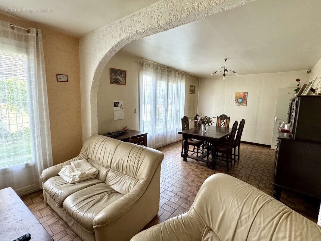 Maison à PAREMPUYRE