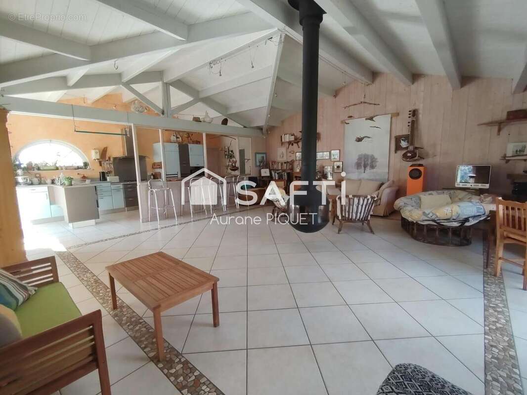 Maison 150 m² à Charron  - photo 2