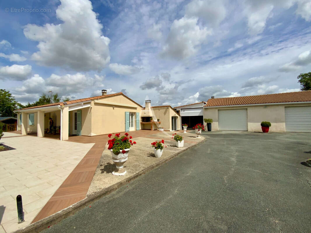 Maison à JONZAC