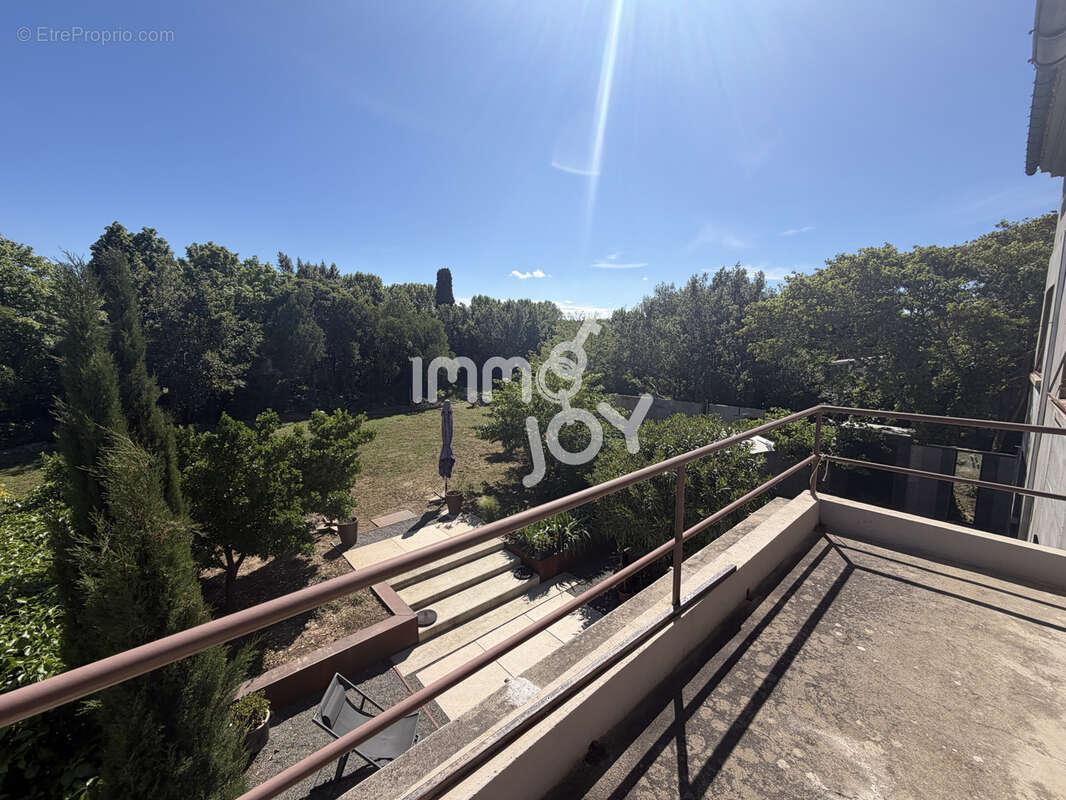 Maison 5 pièces de 240m2 entièrement rénovée proche Cité au calme - photo 18