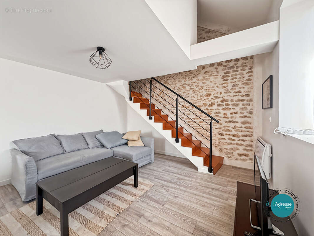 Duplex individuel 46.85m² rénové en hypercentre Mennecy - photo 2