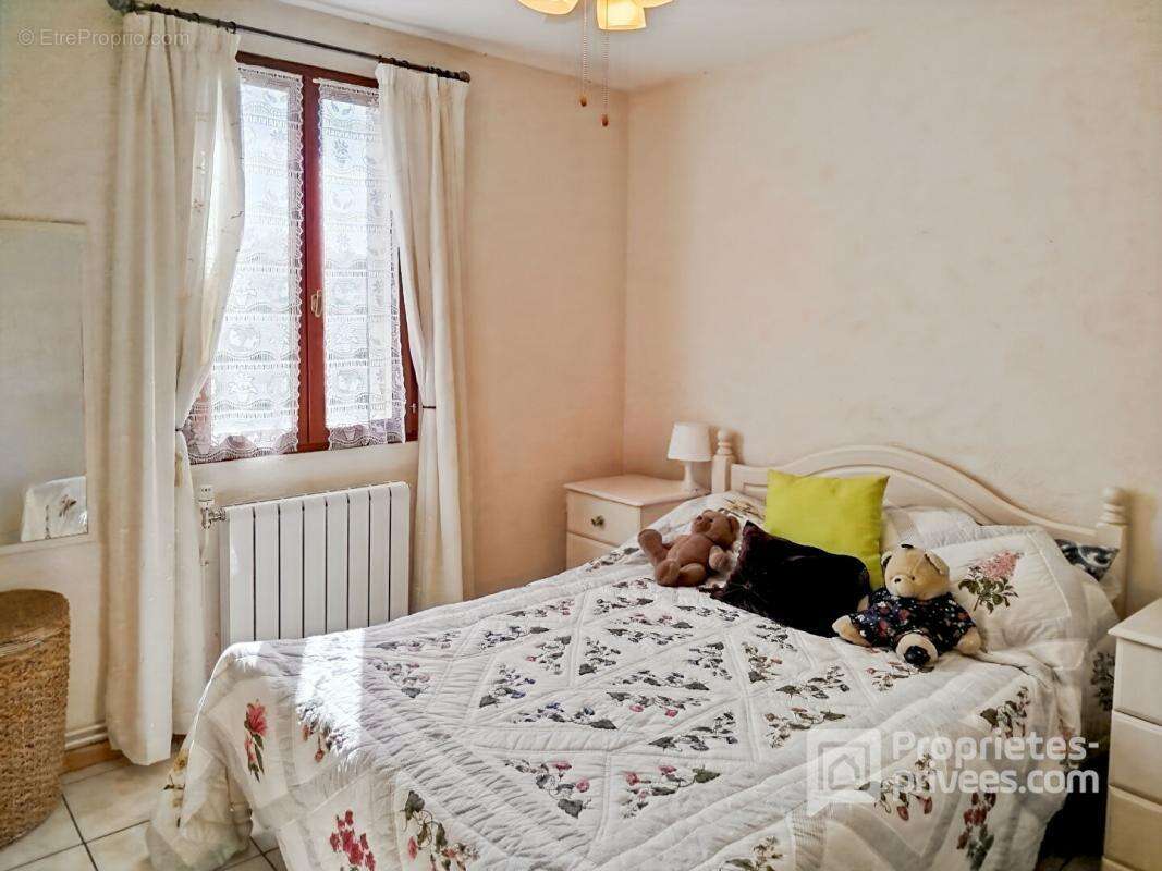 Maison à SAINT-VINCENT-DE-CONNEZAC