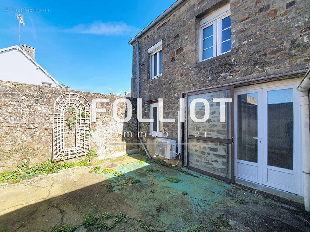 Maison à LA HAYE-DU-PUITS