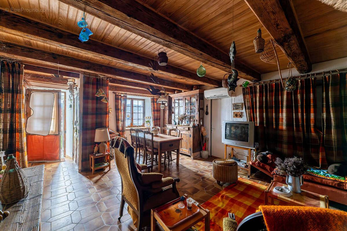 Maison à VEDRINES-SAINT-LOUP