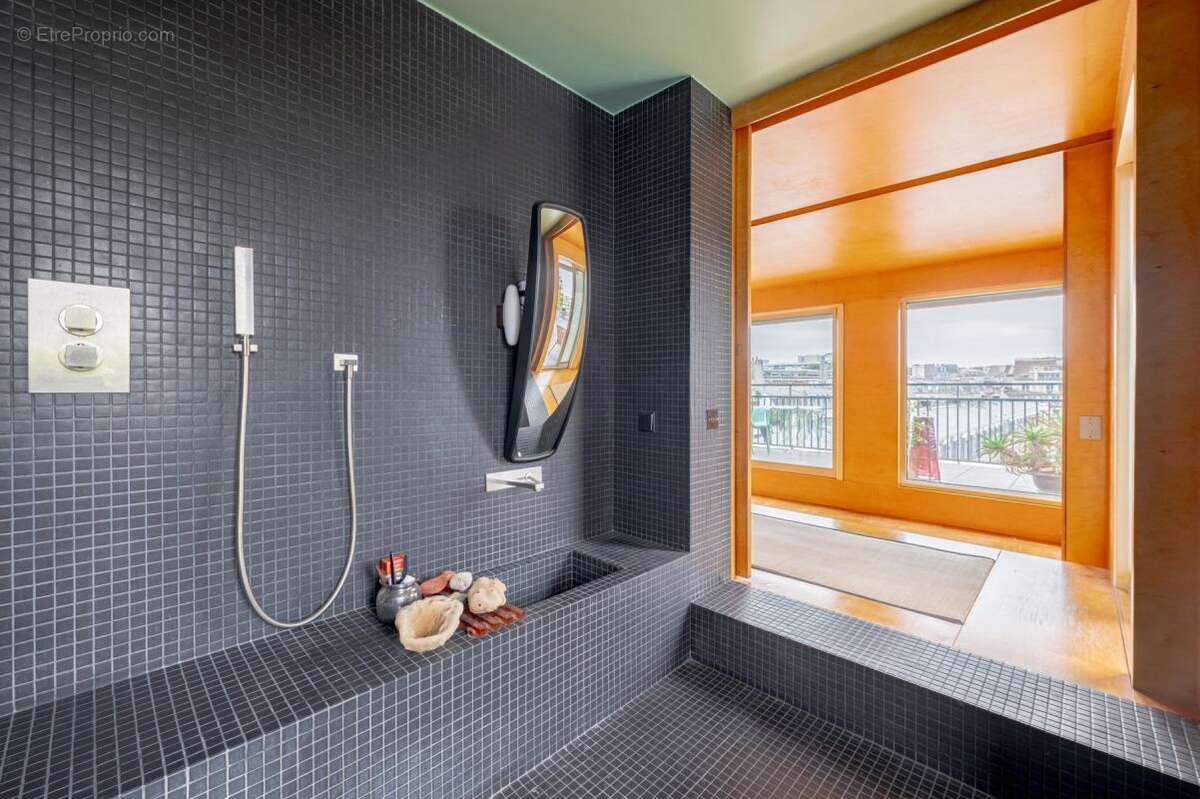 Appartement à PARIS-16E