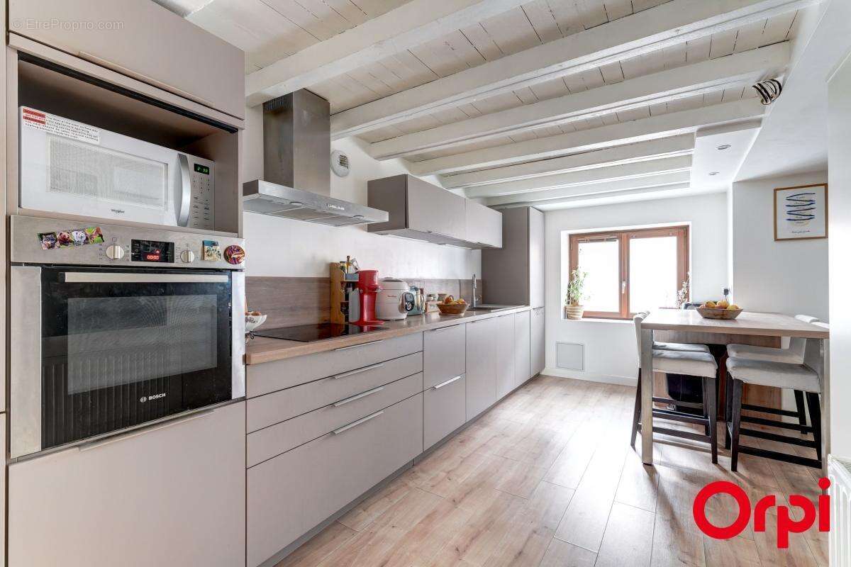 Maison à GREZIEU-LA-VARENNE